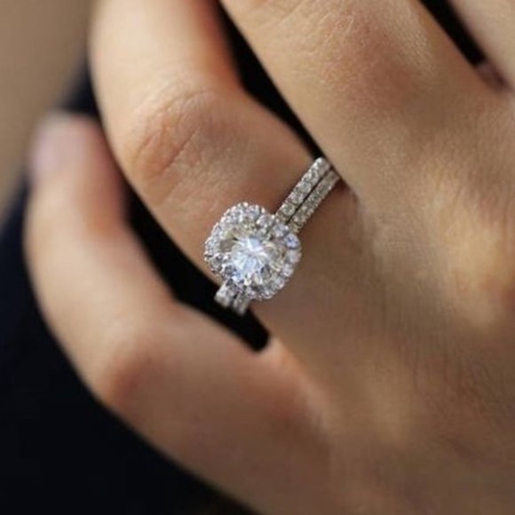 The Luxury White Sapphire Princess Ring Set - Picture 3 of 8